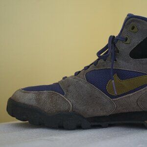 Vintage Nike Caldera 930810-IA Women's Size: 10.5 Hiking Boots Purple/Yellow/Tan